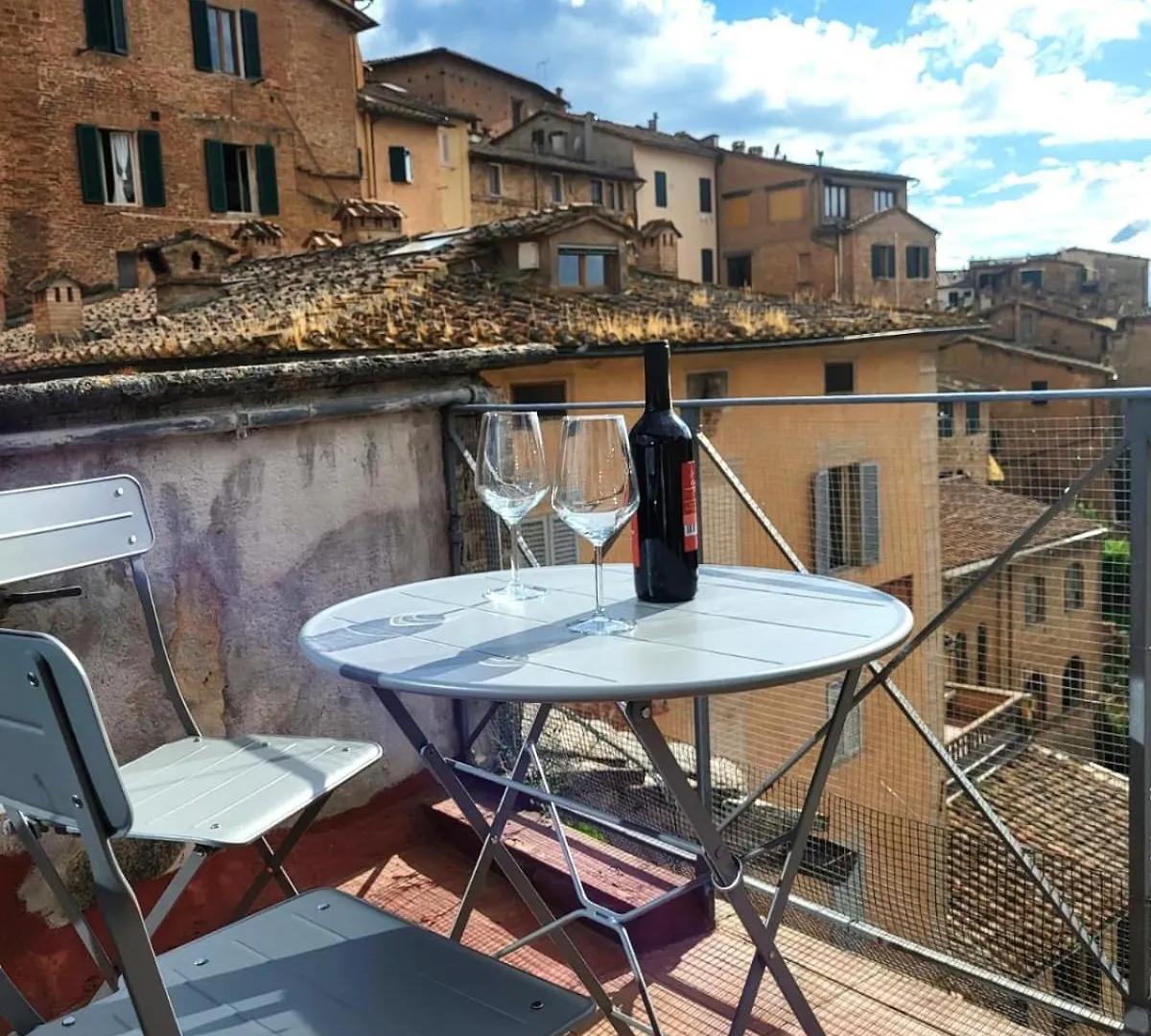 Alba -Vista Unica Con Terrazza- Apartment Siena 0*,  Italy